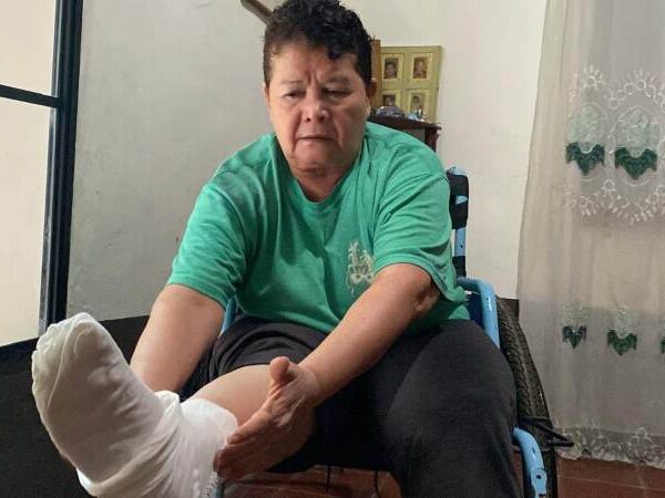  Adulta mayor pide ayuda para la construcción…