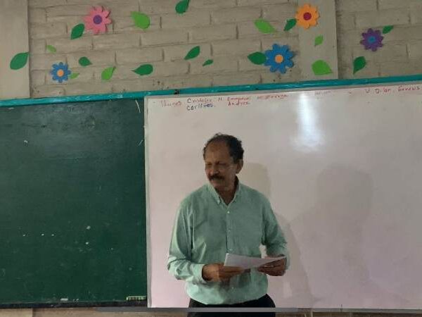 Más de 40 años ejerciendo la docencia.