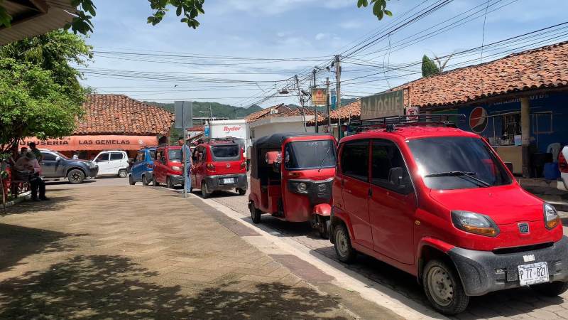 Autoridades prohíben el paso de mototaxistas por la…