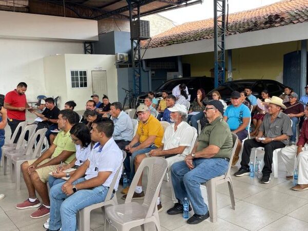 Reunión de líderes comunales y alcaldía de La&hellip;