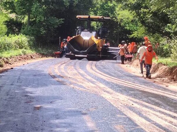 FOVIAL inician con la pavimentación de 2…