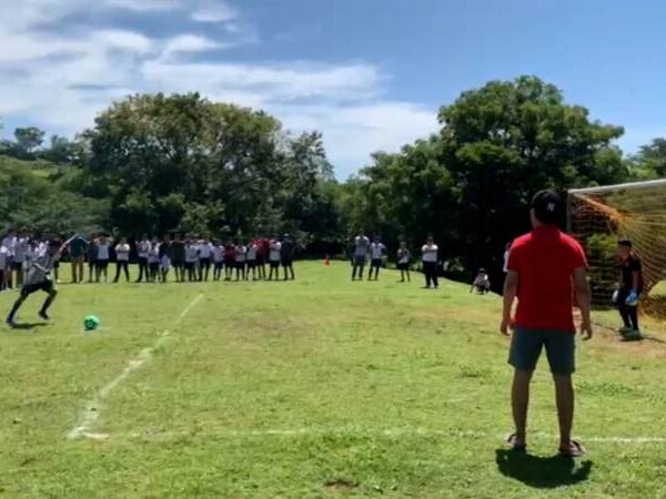 Diferentes centros educativos en Anamorós, celebraron un…