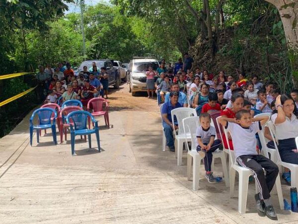 Inauguran obra comunitaria en Lislique.