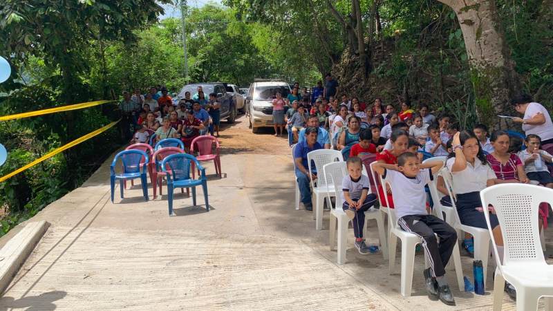 Inauguran obra comunitaria en Lislique.