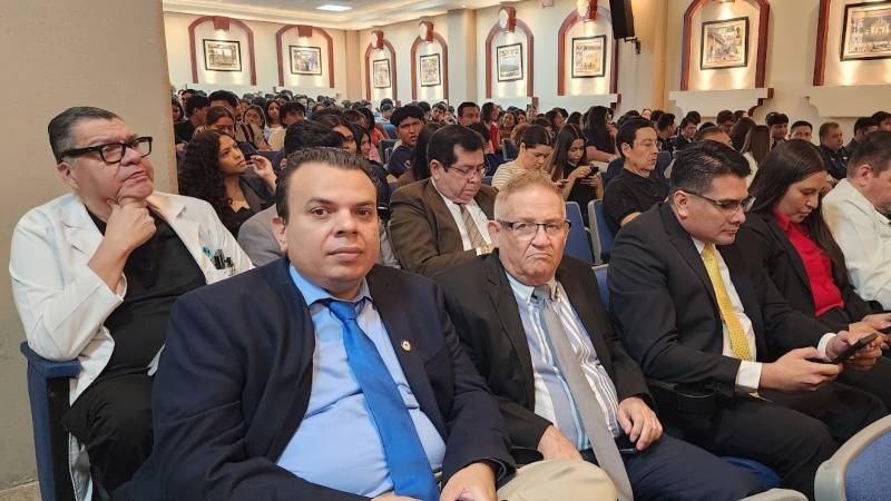 Al evento de presentación asistieron invitados de los diferentes sectores de la sociedad. FOTO INSY MENDOZA